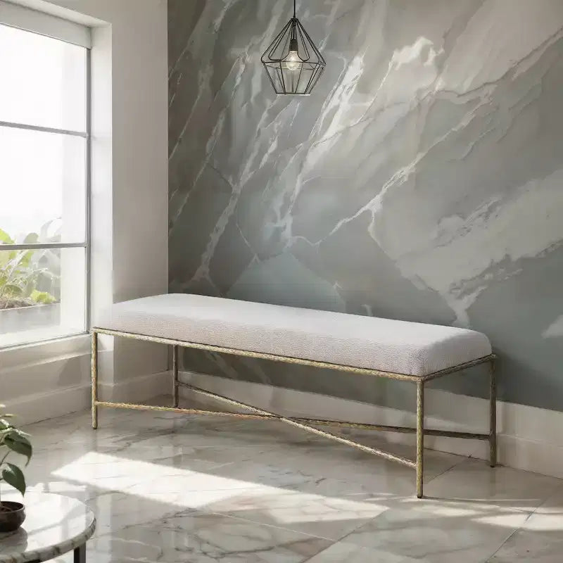 Banc rembourré en tissu chenille beige avec structure en fer laitonné, 137 cm