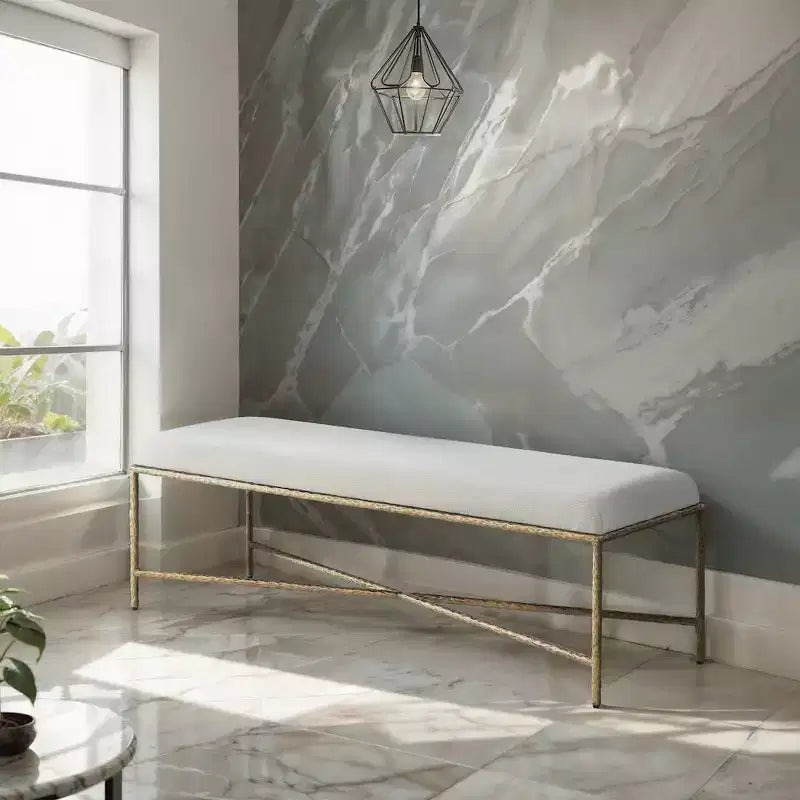 Banc rembourré en tissu chenille beige avec structure en fer laitonné, 137 cm