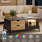 Table basse bohème rustique en rotin avec 4 tiroirs tressés et étagère de rangement ouverte, tables basses avec lumières LED, table basse en bois pour salon