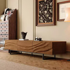 Meuble TV Relief moderne du milieu du siècle en bois massif de 210,4 cm avec 3 tiroirs et pieds en métal