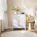 Commode moderne à 3 tiroirs avec panneaux cannelés et poignées en métal doré