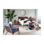 Lit plateforme Queen en brun, de style Mid-Century avec tête de lit en bois